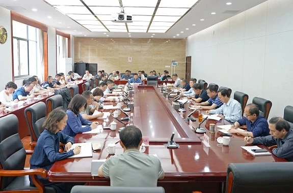 澳门威尼斯人APP党组理论学习中心组开展深入贯彻中央八项规定精神学习教育集中学习研讨 /html/2025/zhongdahuiyi_0429/74301.html